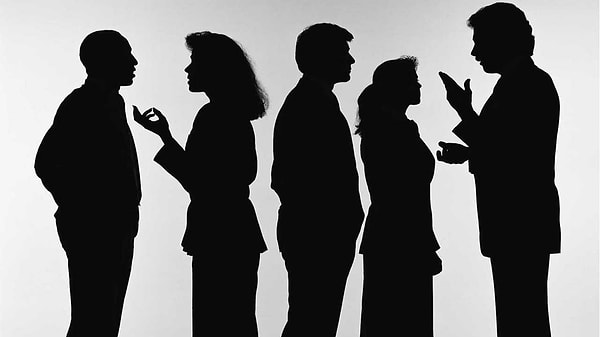 Вы не идентифицируете себя как интроверт, но знакомство с новыми людьми все еще заставляет вас нервничать