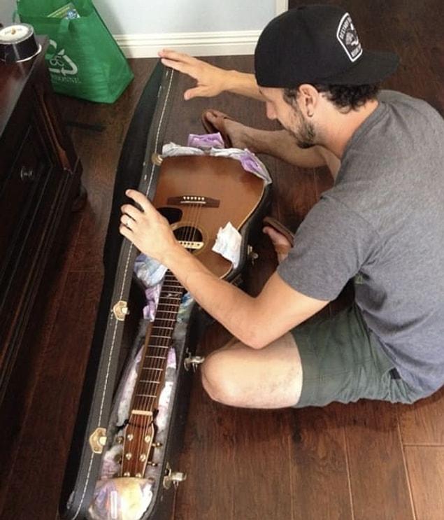 4. "And this dad who found out diapers can also be used to cushion his guitar in its case."