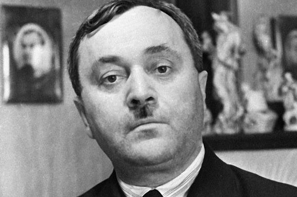 1. Кто является композитором гимна СССР?