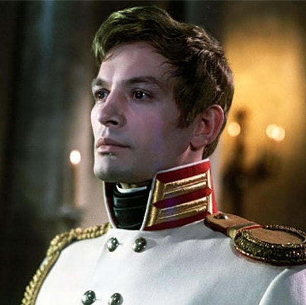 3. Кем был Анатоль Курагин, едва не похитивший Наташу Ростову?