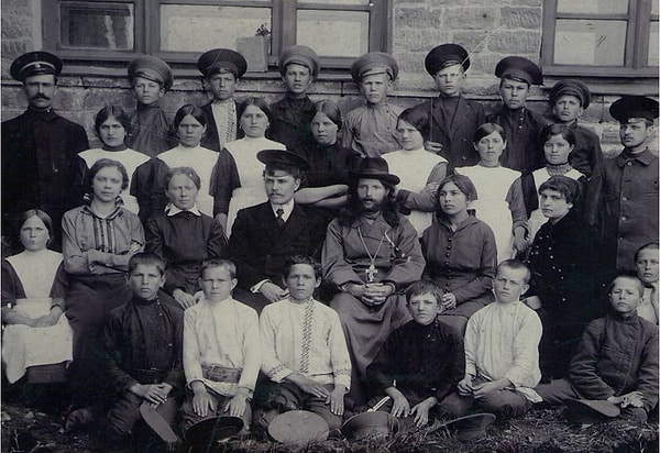 5. Какими предметами заменили историю в школах в 1920 году?