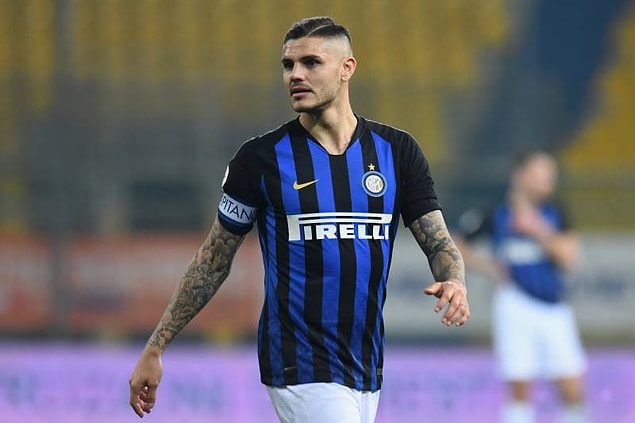 Eşi ve menajeri Wanda Nara’nın Inter’le olan sözleşme görüşmeleri hakkında medyaya yaptığı açıklamaların ardından Inter kulübü Mauro Icardi’den kaptanlığı alarak ilk hamlesini yapmıştı.