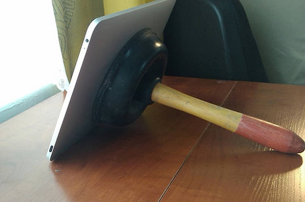 11. А вот что делать, если хватило денег на планшет, но не хватило на подставку