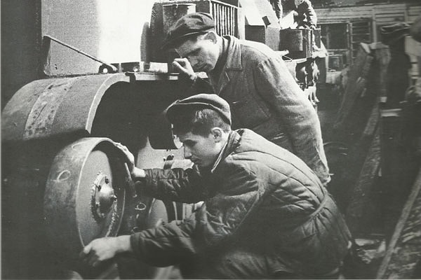 2. В каком году в соответствии с постановлением Центрального исполнительного комитета было объявлено о плавном переходе к 7-часовому рабочему дню?