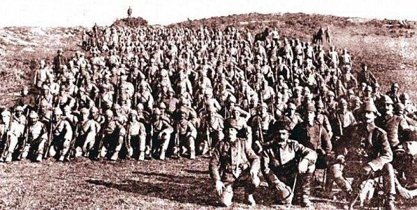 1915: I. Dünya Savaşı: Gelibolu muharebeleri başladı.