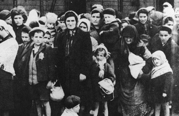 1941: Türkiye'de Yahudiler için transit vizesine ilişkin talimatname yayınlandı.