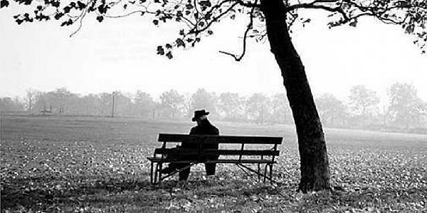 Среди большого числа окружающих вас людей вы все равно чувствуете себя одиноким...