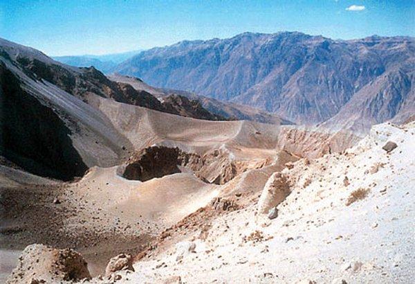 1600: Peru'daki Huaynaputina yanardağı, Güney Amerika tarihindeki en şiddetli patlamayla püskürdü.