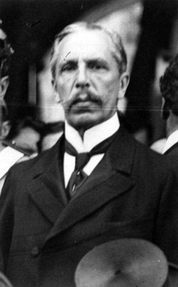 1913: Pedro Lascuráin, saat 17:15'te Meksika'nın 34. Başkanı oldu, saat 18:00'de ise istifa etti.