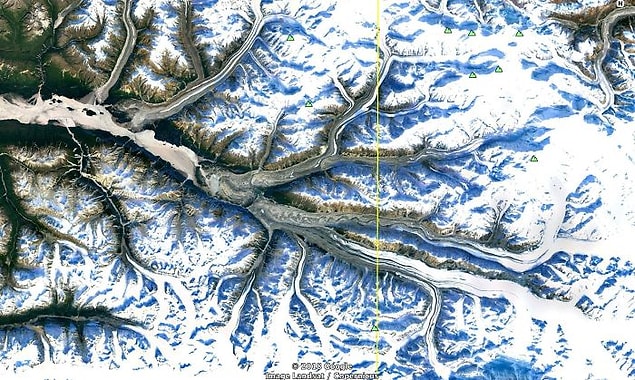 8. "Güney Alaska'da, birlikte akan çoklu dağ buzulu."