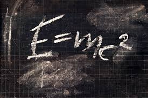 11. Он был одним из самых известных и популярных в массовом сознании ученых, физик-теоретик, один из основателей современной теоретической физики, лауреат Нобелевской премии по физике. Кто это?