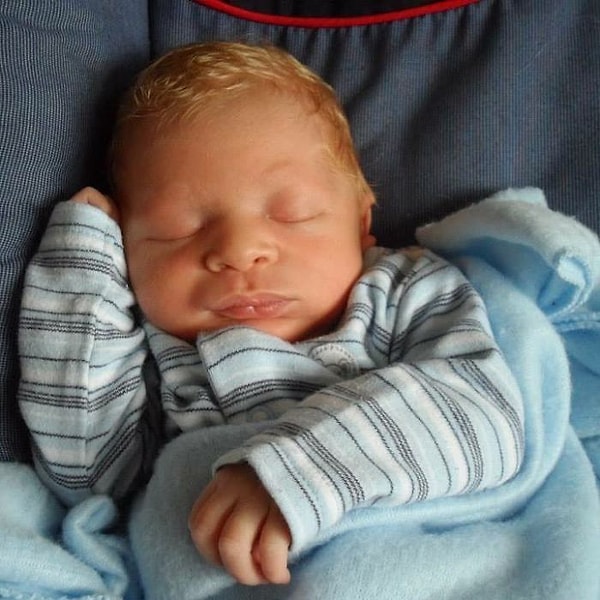 2. Элайджа родился в межрасовой семье