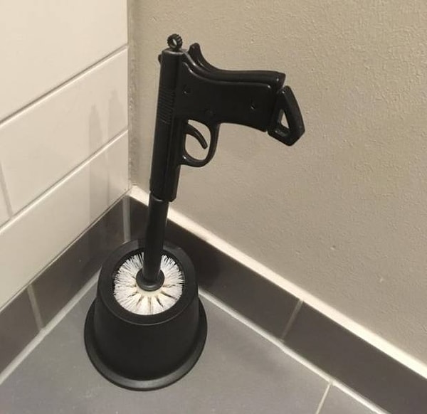 25. Ершик в номере. Без комментариев.