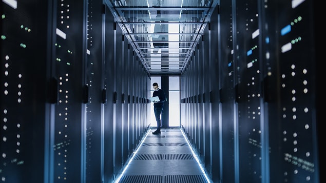 1. Data center, Türkçe'ye veri merkezi olarak geçmiştir. Son yıllarda artan teknoloji kullanımıyla birlikte bu alandaki ihtiyaç yaygınlaşmıştır.