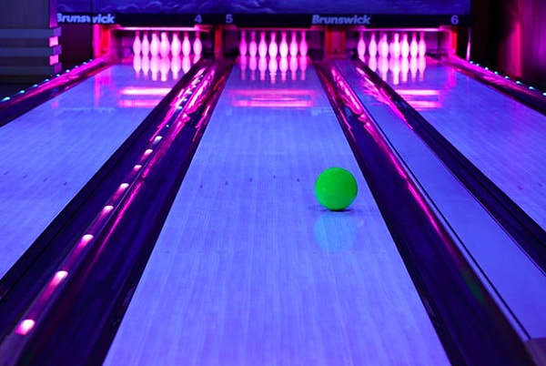 2. Сколько отверстий в шаре для боулинга?