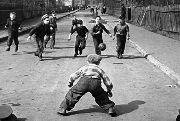 6. А кто помнит игру "Вышибалы"? Когда игрок ловил мяч, как это называлось?