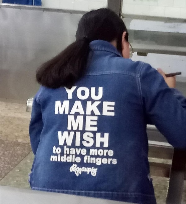 5. "Ты заставляешь желать, чтобы у меня было больше средних пальцев"