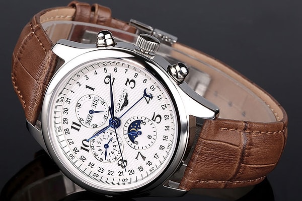 10. Как называется фирма, которая придумала наручные часы?