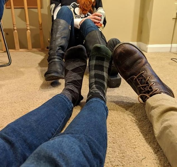 15. "Моя девушка всегда крадет мои носки. И они всегда разные..."