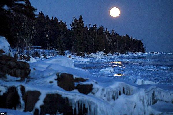 10. Doğanın güzellikleri arasında bir başka güzel görülen Ay Minnesota'da.