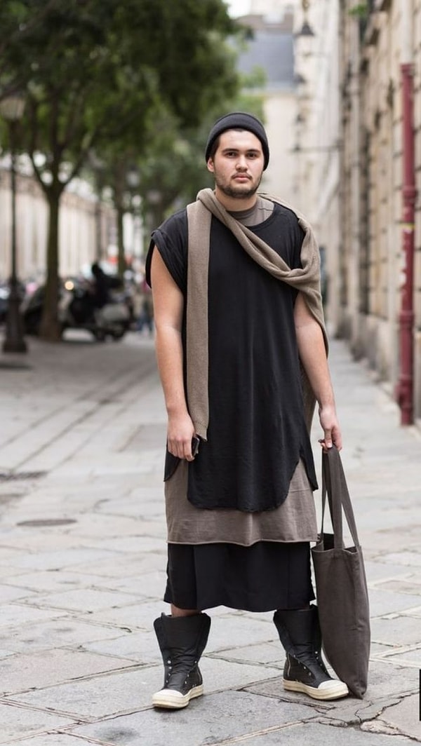 11. На работу собрался парень