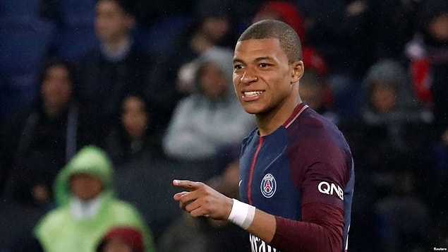 Henüz 20 yaşında olmasına rağmen Paris Saint-Germain'in (PSG) en önemli yıldızı konumuna gelen Mbappe, bu sezon Avrupa gol krallığı yarışının da en iddialı isimleri arasında yer alıyor.