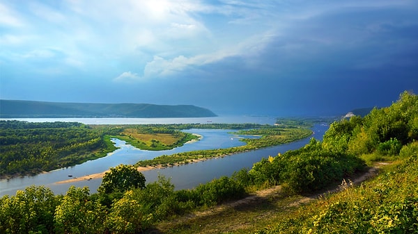 8. Какой из перечисленных городов расположен на берегу Волги?