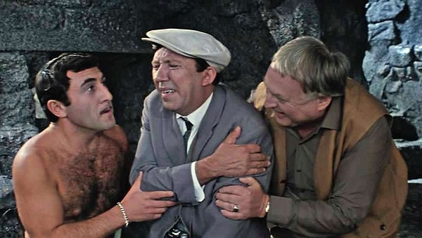 2. Кто из этих режиссёров снял "Бриллиантовую руку"?