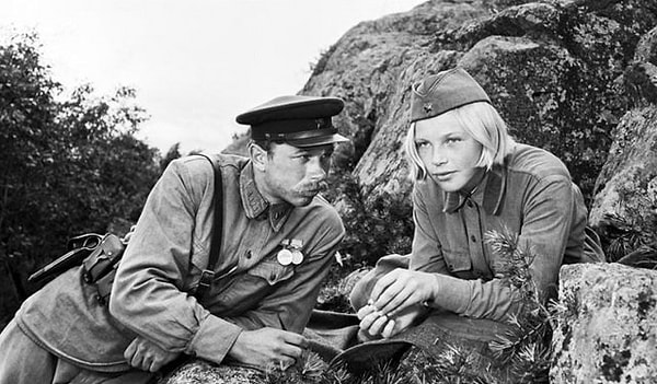 11. Кто снял знаменитый военный фильм "А зори здесь тихие..."?