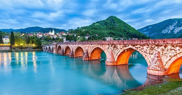 1. В какой стране сельского населения больше, чем городского?