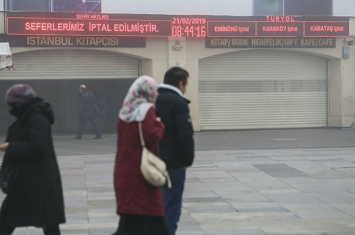 İstanbul’da Yoğun Sis Nedeniyle Ulaşım Felç: Görüş Mesafesi 5 Metreye Kadar Düştü, Motor Karaya Oturdu