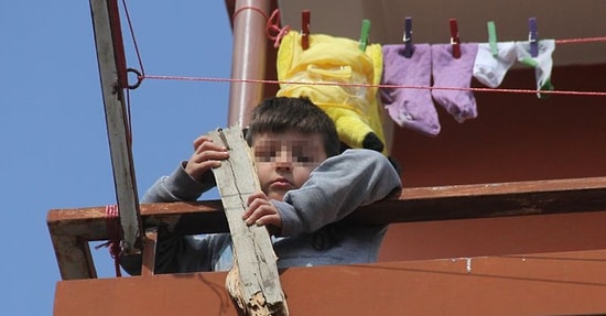 Boyundan Büyük Derdi Var: Adana'da 5 Yaşındaki Çocuğa Haciz Geldi, Aile Karara İtiraz Etti