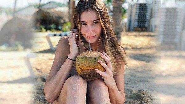 Bir elinde coconut, bir elinde ananasla Ibiza senin, Mikonos benim gezerek böyle bir hayatın varlığından haberdar etmişti bizi Şeyma Subaşı. Ancak o zamanlar soyadında bir de "Ilıcalı" vardı.