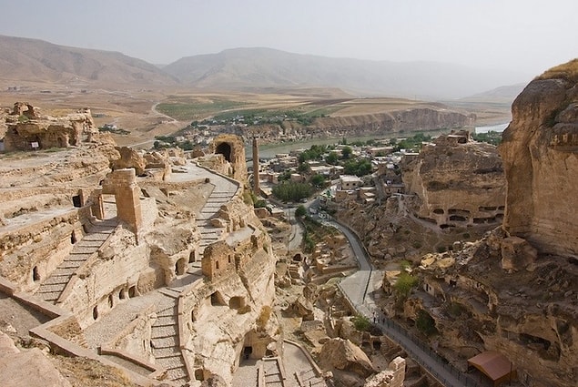 Tarihi 12 bin yıl öncesine kadar uzanan arkeolojik bulgulara ev sahipliği yapan Hasankeyf, 1981 yılında bütünüyle SİT alanı ilan ederek koruma altına alınmıştı.