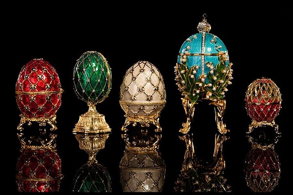 12. Ювелир, прославившийся изделиями в форме яйца: