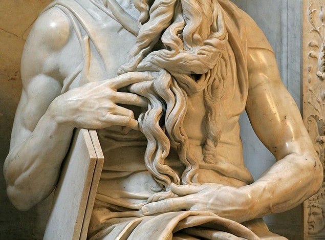 İnsan anatomisini en gerçekçi şekilde yansıtan eserlerden biri olan Musa'nın Hükmü'nde Michelangelo'nun el detaylarına gösterilen özen gerçekten hayranlık uyandırıcı...
