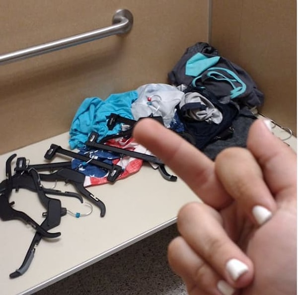 12. Из примерочной одежду забирают только слабаки.