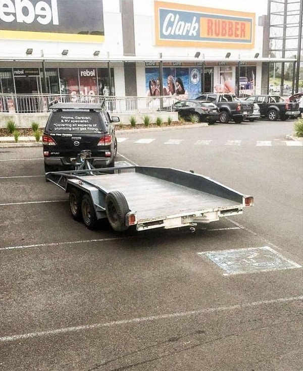 4. Инструкция, как занять сразу 5 парковочных мест и прослыть чудаком на букву «м»