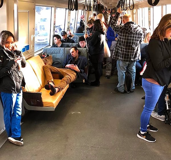 17. «Все люди как люди, а я — суперзвезда»