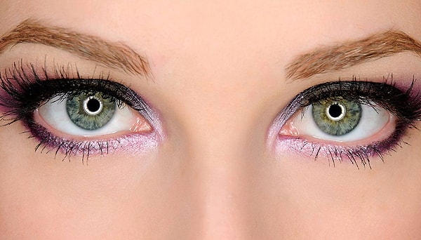 Согласно ответам, у вас редкий зеленый цвет глаз!