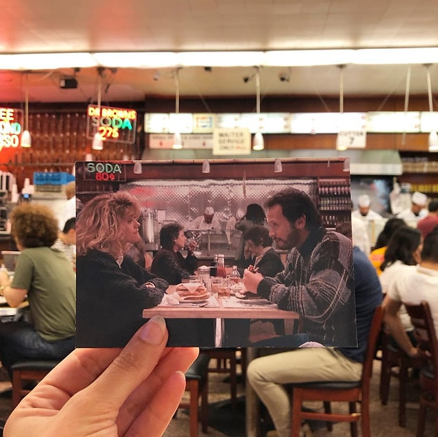 "When Harry Met Sally" filminden Meg Ryan ve Billy Crystal'ın klasik Manhattan dükkanlarından bu karesi tam da oturmuş!