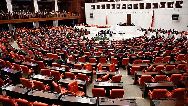 Meclis'ten geçen bir diğer kanun ile işverenlere 3 ay süreyle prim, vergi ve ücret desteği sağlanacak