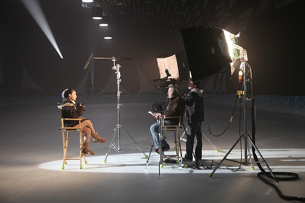 9. Кто в свой 72-й день рождения в 1951 году отказался улыбнуться по просьбе фотографа, а высунул вместо этого язык?