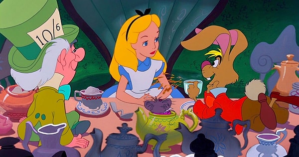 10. Во время путешествий по Стране чудес где Алиса впервые встретила Безумного Шляпника, Мартовского Зайца и Соню?