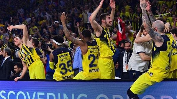 9. Gelelim basketbol takımına... Fenerbahçe,  Euroleague'de şampiyon olduğu sezon finalde kimi yenmiştir?