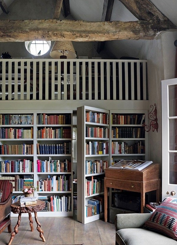 4. - Очевидно, ваша страсть - это литература! - Эмм, можно сказать и так.