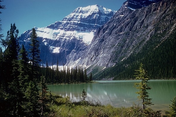 10. Назовите высшую точку России: