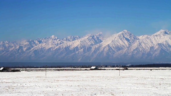 7. Эти горы покрывают 2000 км восточной России: