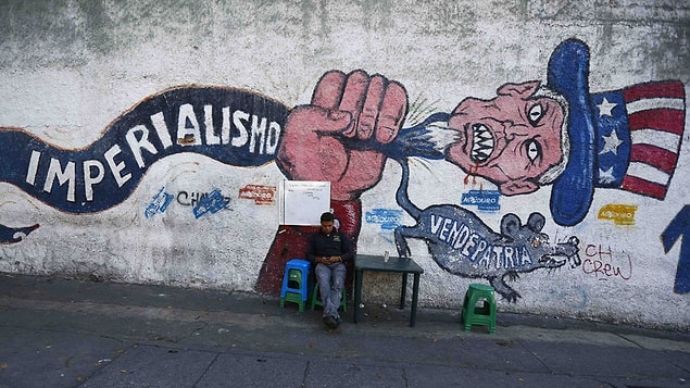 Efsane müzisyen Waters'ın gündeminde şu sıralarda, Venezuela'da yaşanan kriz var.