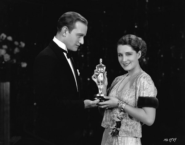 2. Норма Ширер получила награду в номинации "Лучшая актриса" за роль в фильме "Развод"